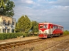 Auf dem Weg nach Buziaș reicht eine kleine Verzögerung in Semenic für ein Bild des 77-0920 mit den Bahnhofshunden. Foto: Thomas Franke