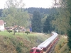 Die Zahnraddiesellok T426.001 rollt am 28.9.2013 kurz hinter Kořenov (700 m über NN) in Richtung Tanvald (465 m über NN) talwärts. Die Indienststellung der Maschine erfolgte bei der Zahnradbahn Tisovec - Pohronská Polhora in der Slowakei (siehe Fern-Express I/2017 Foto: Bertram Frenzel