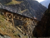 dscf0642_1-peru-ein-guterzug-auf-der-chaupichaca-brucke-auf-dem-weg-zur-hafenstadt-caliao-noch-3-000-hohenmeter-foto-markus-fischer