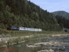 Zwischen Jamna und Mykulyčyn fährt der Zug 6441 von Kolomyja nach Rachiv teilweise direkt am Pruth entlang. Am 3.9.2008 wurde die 2M62-1051Б einem Д1-Triebwagen vorgespannt, der ohne den zweiten Triebkopf nicht betriebsfähig war.