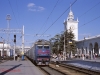 Der Bahnhof Simferopol’ ist der wichtigste Verkehrsknoten auf der Halbinsel Krym. Die ЧС7-301 erreicht am 23.9.2010 mit einem Schnellzug vom Festland die Hauptstadt der Autonomen Republik Krym.