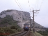 Mit einem schweren Güterzug von Inkerman-2 in Richtung Simferopol’ passiert am 21.9.2010 die ΒЛ8M-1043 die beeindruckenden Felsen oberhalb von Inkerman.