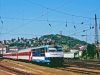 350 007 mit EC 273 „Jaroslav Hašek“ (Praha -  Budapest) am 10. Mai 2005 bei der Ausfahrt aus Bratislava hl.st. - Foto: M. Rabanser