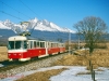 420 952 fährt mit MOs 8109 vor dem Hintergrund der Hohen Tatra zwischen Nová Lesná und Vel’ký Slavkov seinem Ziel Poprad-Tatry entgegen. - Foto: M. Rabanser