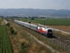 Der "Hellas-Sprinter" 120 120 013 befördert den aus Athen kommenden IC 50 weiter nach Thessaloniki, hier auf dem Streckenabschnitt zwischen Domokos und Paleofarsalos (10.08.2011)