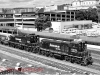 V_Lok: Gemütlich am Zugschluss lassen sich die beiden Norfolk Southern-„Switcher“ 2378 und 2430 der Baureihe MP15AC mitschleppen, hier bei der Durchfahrt durch den Bahnhof Altoona am 30. August 2009.