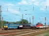 ungarn_10 - Am 20.6.2013 verlässt die slowakische 350 018 mit dem verspäteten EuroCity „Avala“ (Belgrad - Prag) den Bahnhof Vác. Links im Bild warten 630 152 und ES64F4-158 mit Güterzügen auf die Weiterfahrt in Richtung slowakische Grenze.