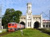 Als Zug 6565 Sankt Peterburg Baltiyskaya – Oranienbaum verlässt Elektritschka ET2-018 am 13. August 2019 den Bahnhof Nowy Peterhof.