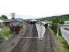 Blick von der Fußgängerbrücke auf das Bahngelände der Bo´ness & Kinneil Railway in Bo´ness