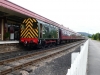 Diesel D3605 der "Strathspey Railway" bringt die Wagen des Dampfzugs zum Bahnsteig in Aviemore