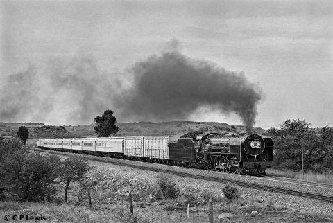 1-950s5, Bloemfontein-Kroonstad, Karee, 3235 cl 23 on the White Train, driver Kallie Ludick, June 1972 red b