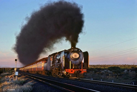 6-2712s2, Beaconsfield South, 3537 cl 25NC on 202-up, the southbound Transkaroo, December 1979 red b