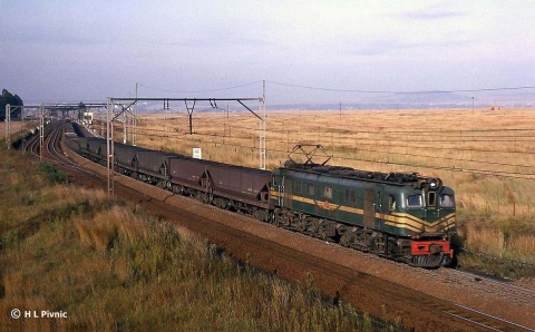 11_100224, Union, 198 cl 3E on up coal mts from Vereeniging, 01 April 1964 by H L Pivnic