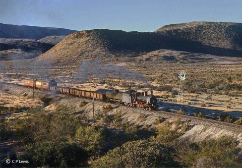 7_3010s1, Ladismith branch, class 7 No 984 westbound near Plathuis, April 1969 red