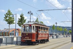 Budapest: Standseilbahn, Straßenbahnen, U-Bahn sowie Vorortbahnen, ein Museum und drei Kopfbahnhöfe