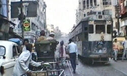 Straßenbahn im Berufsverkehr in Kalkutta, Indien - 1996